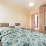 Apartament 2br Close To The Center And Grand Mall
