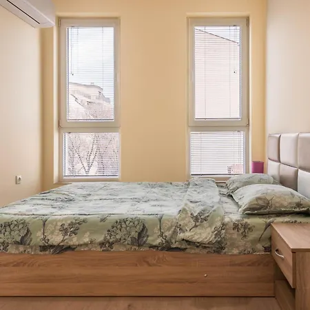 Apartament 2br Close To The Center And Grand Mall