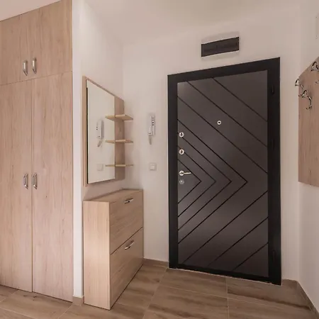 Maxy - 2br & Parking Апартаменты *